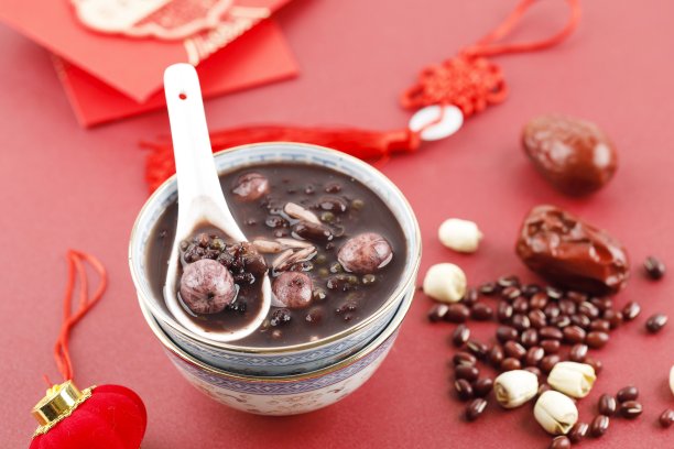 中国美食，美味八宝粥是红色的概念图片下载