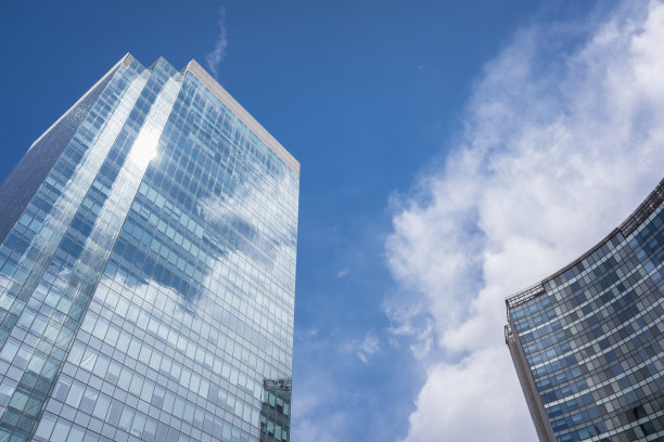 蓝天下的建筑图片下载