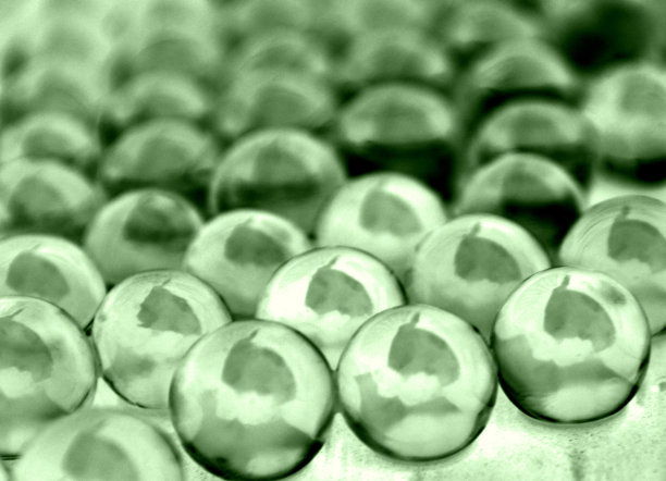 背景是漂亮的绿色球体图片下载