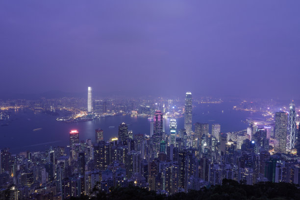 香港天际线城市景观从太平山蓝小时图片下载