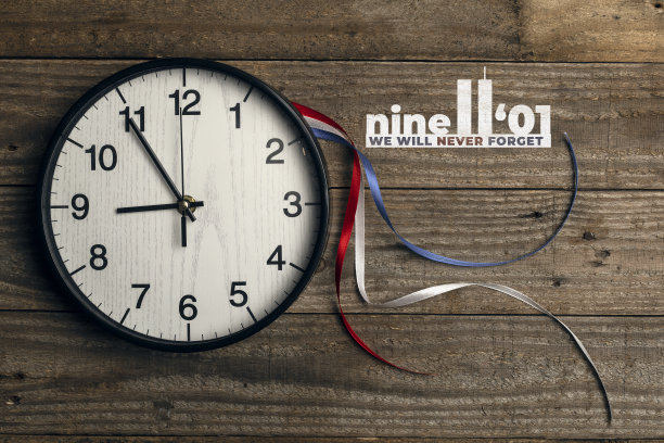 时钟显示数字9 11，以纪念2001年9月11日。爱国者2022天图片下载