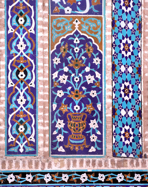 伊朗亚兹德的Grand Jame清真寺的传统波斯马赛克墙壁细节，有花卉装饰图片下载