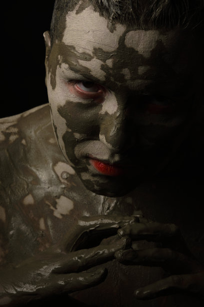 化妆品弄脏了图片下载