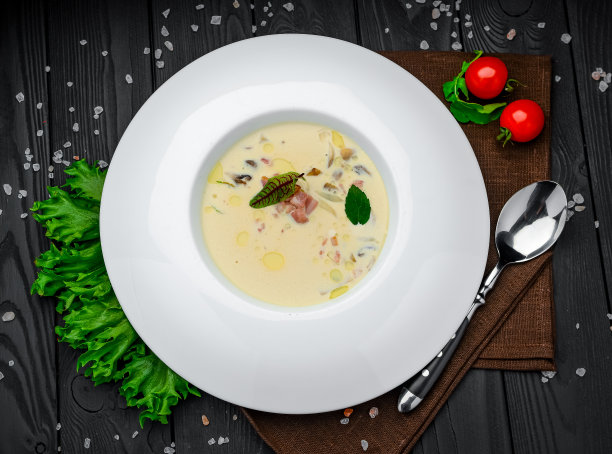 奶油土豆汤配培根和奶酪图片下载