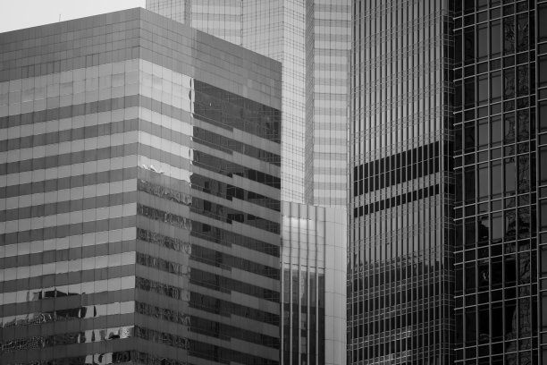 香港的现代化写字楼近在咫尺图片下载