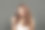 美丽的年轻女子触摸她的长波浪和光泽的头发。黑发女子与卷发肖像图片下载