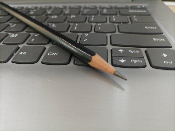 笔记本和铅笔图片下载