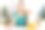 女性营养学家拿着水果在办公桌前工作。微笑的营养师在她的办公室，她正在展示健康的蔬菜和水果，保健和饮食的概念。图片下载