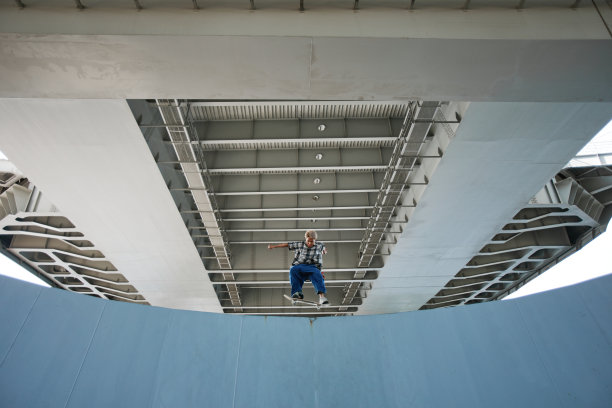 城市滑板简约风图片下载