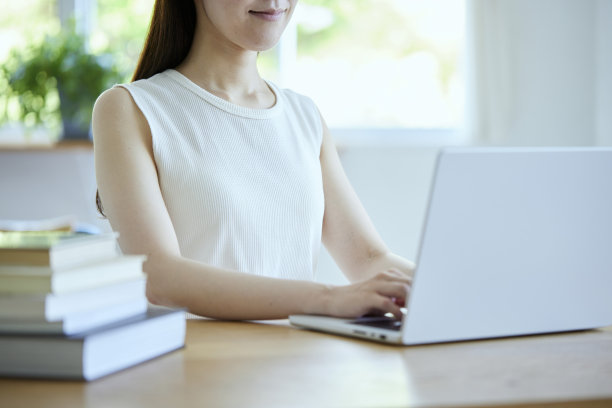 远程工作的日本女性图片下载