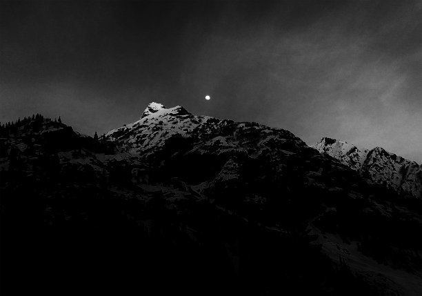 山间夜景图片下载