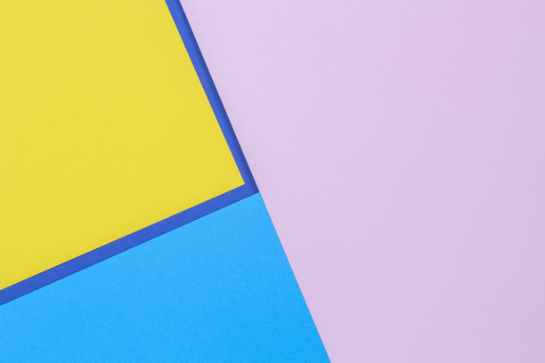 创意抽象蓝色、粉色、黄色几何纸构图背景，俯视图图片下载