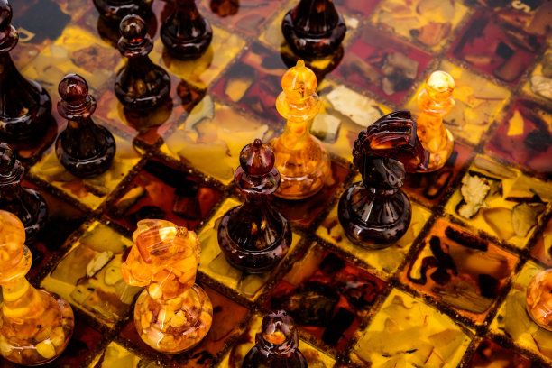 天然琥珀不同棋子人物图片下载