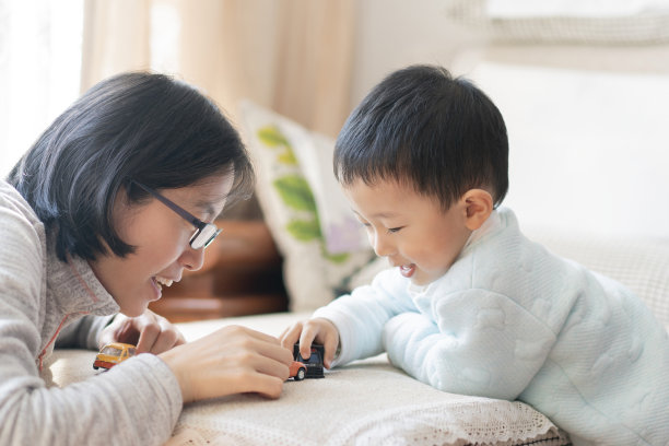 母亲和婴儿图片下载