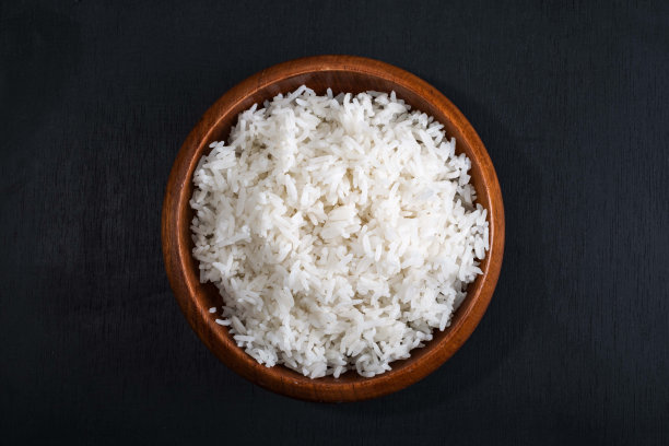 木桌碗里白米饭亚洲健康食品。图片下载