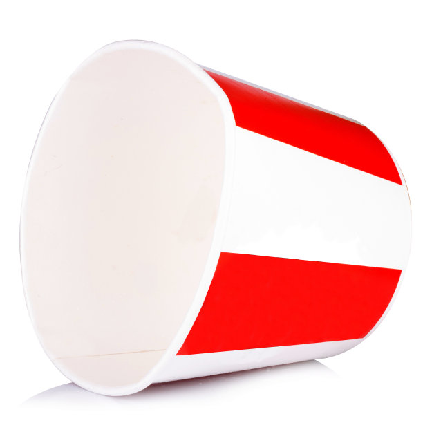 桶鸡孤立在白色背景图片下载