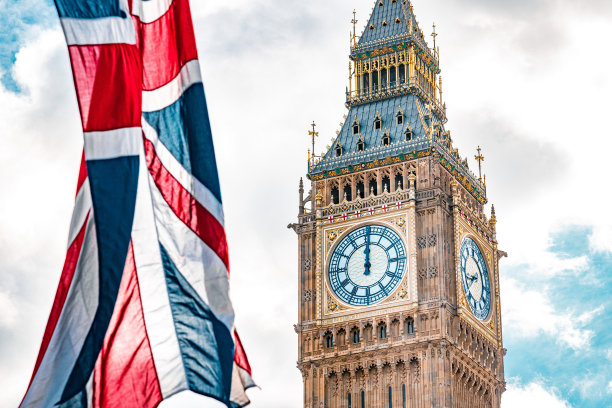 多云天的大本钟特写图片下载