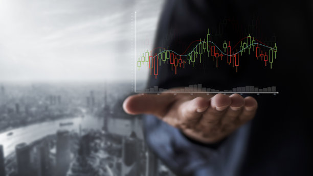商人展示股票市场条形图成长目标。企业财务的概念。商人的手展示成功图，股票每年都在增长图片下载