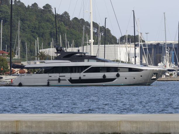 港口中的豪华游艇图片下载