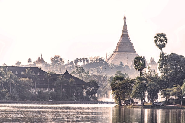 仰光的Kandawgyi湖图片下载