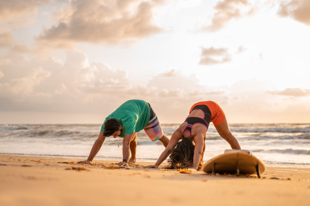 冲浪前锻炼身体图片下载