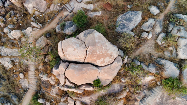 阿里尔和伟大的观点，受欢迎的旅游景点石山。位于Vijaynagar Polo森林图片下载