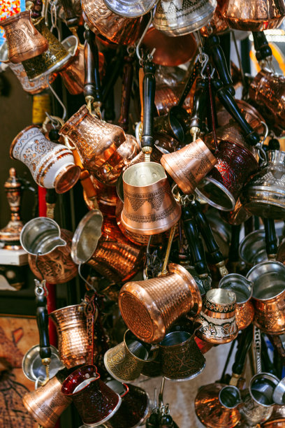 土耳其传统风格的金属咖啡壶图片下载
