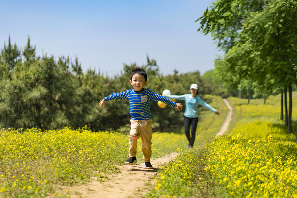 孩子和母亲图片下载