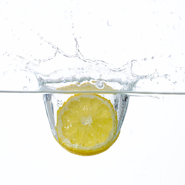 水浸柠檬片图片下载