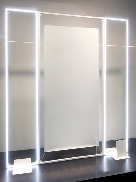 店内橱窗内的Led灯面板装饰图片下载