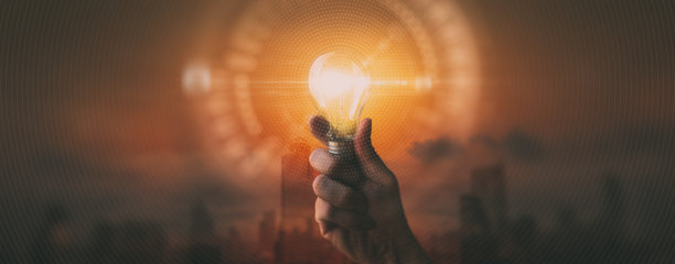 手握灯泡的商人与网格灯线。未来技术，替代能源，创意，节电创新和灵感概念。图片下载