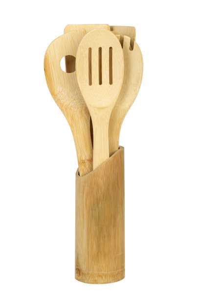 白色背景上孤立的木制厨房用具图片下载