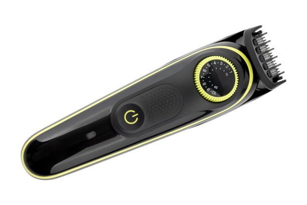 白色背景上的电动剃须刀。微调特写在白色背景。图片下载