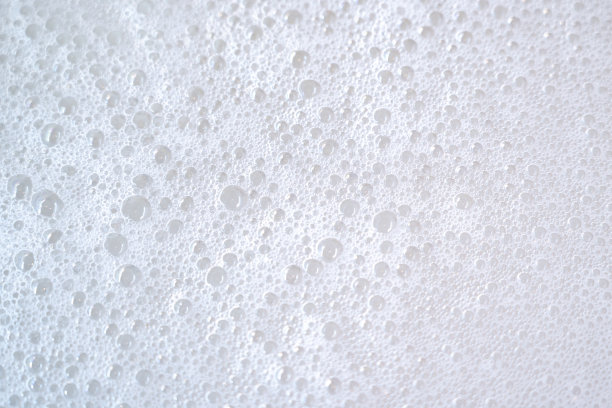 白色泡沫背景在热水浴缸图片下载