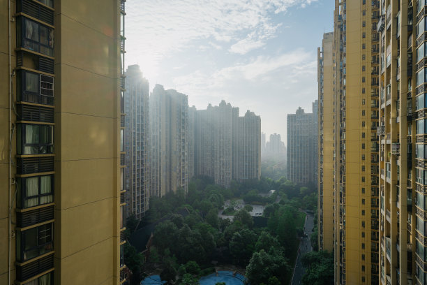 现代住宅的清晨日出图片下载