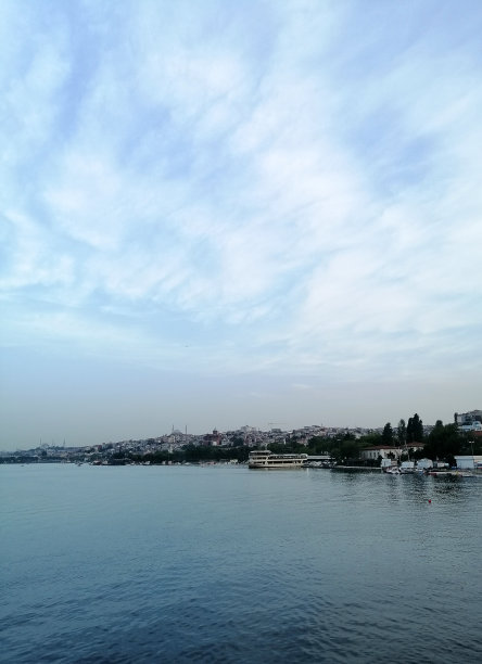 从伊斯坦布尔的金角号到巴拉特的景色图片下载