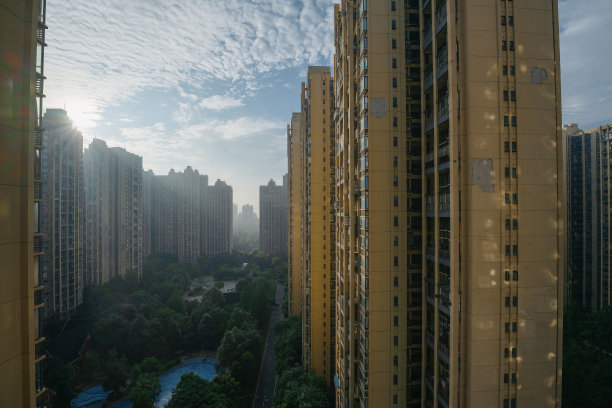 现代住宅的清晨日出图片下载