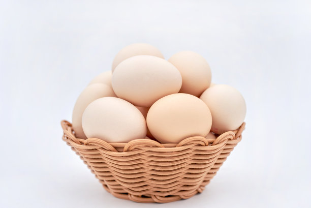 装满鸡蛋的篮子图片下载