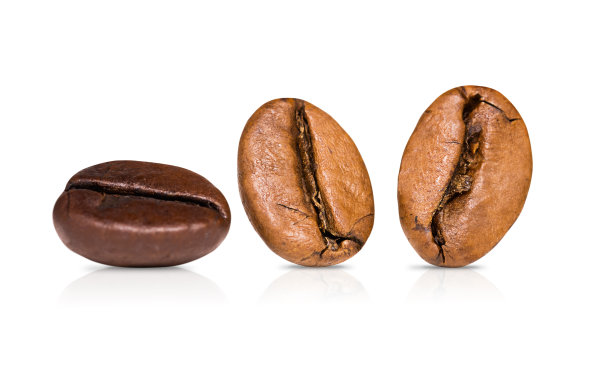 咖啡豆被隔离在白色背景上图片下载