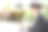坐在长凳上使用平板电脑的女商人图片下载