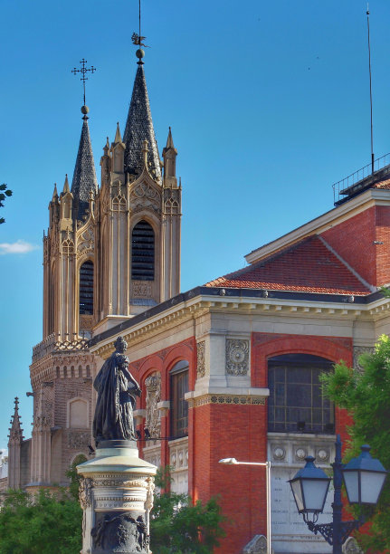 马德里城市街道和建筑图片下载