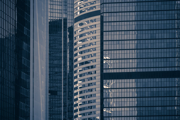 香港的现代化写字楼近在咫尺图片下载