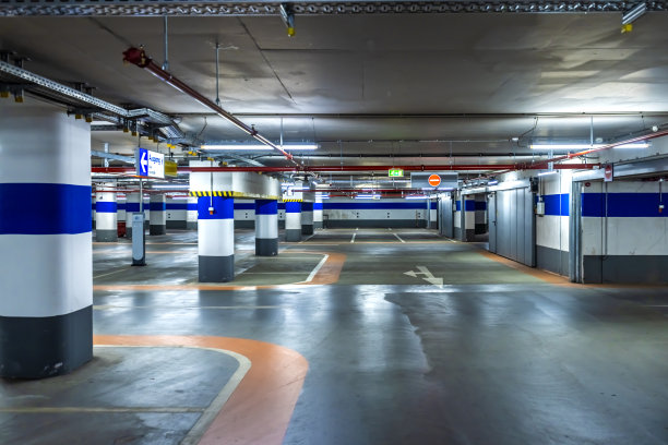 空荡荡的停车场图片下载