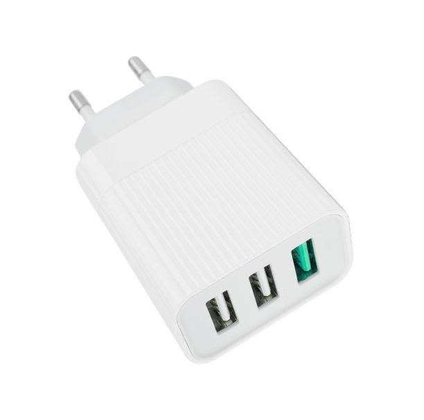 手机平板电脑电源适配器，白色背景图片下载