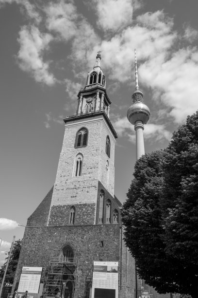 在美丽的天气里看到伟大的柏林电视塔图片下载