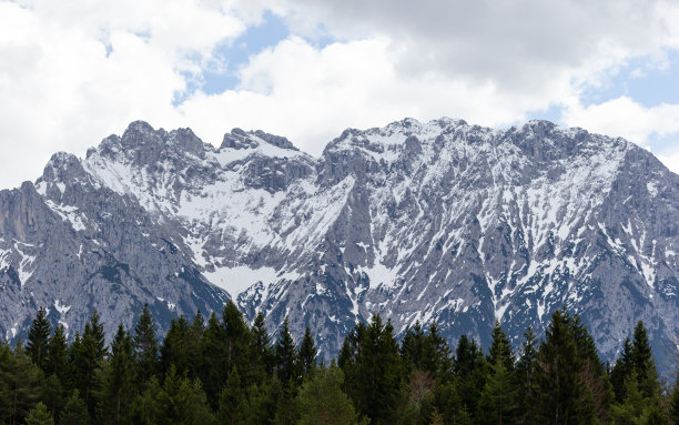 卡尔温德尔雪山的特写图片下载