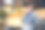 可爱的亚洲男孩盘腿坐在学校，微笑着用笔记本电脑学习网络课程图片下载