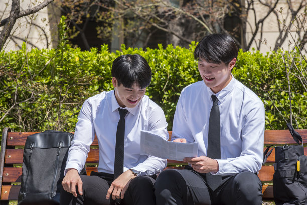 年轻人图片下载