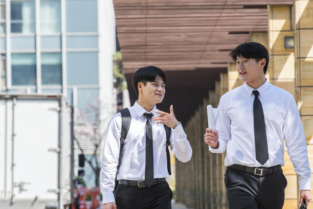 年轻人图片下载