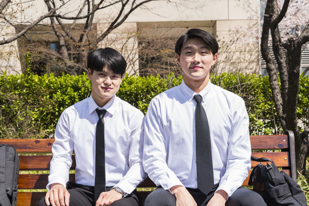 年轻人图片下载